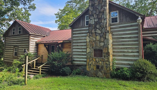 Rustic Cabin on Homestead Farm
