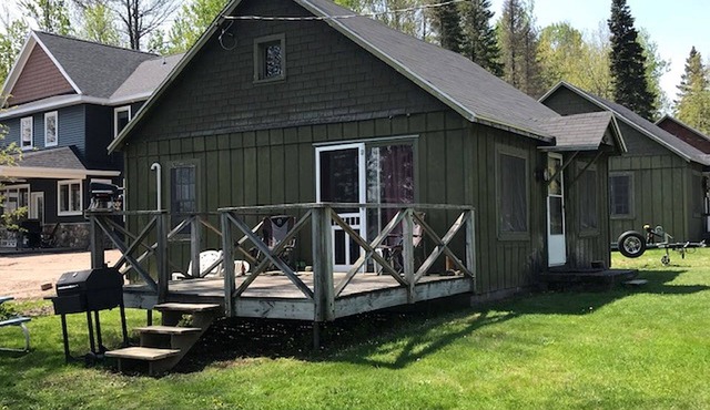 Rustic cabin on the St. Mary's River