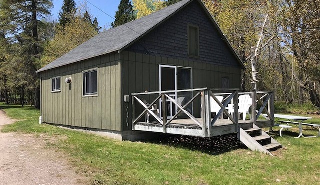 Rustic cabin on the St. Mary's River