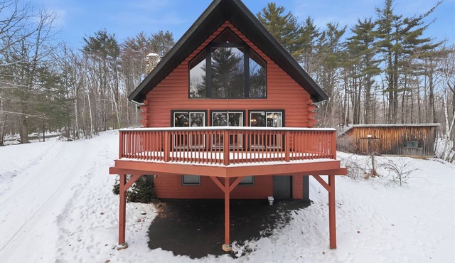 Rustic cabin pets family hiking skiing bring boat cozy