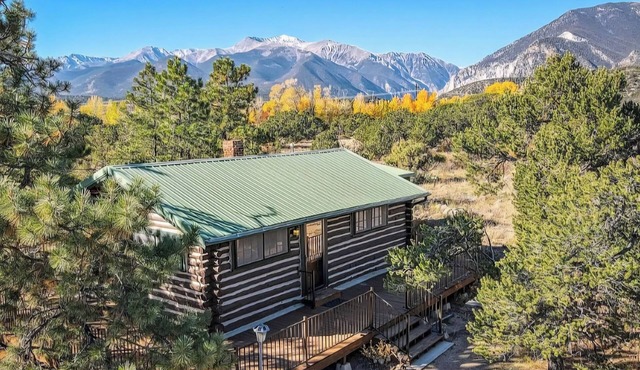 Rustic Cabin ~ Private Mtn Views ~ Dog Friendly