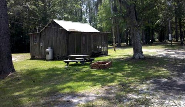 Rustic Cabin Rental on the Great Satilla River near Okefenokee Swamp Park, Georgia