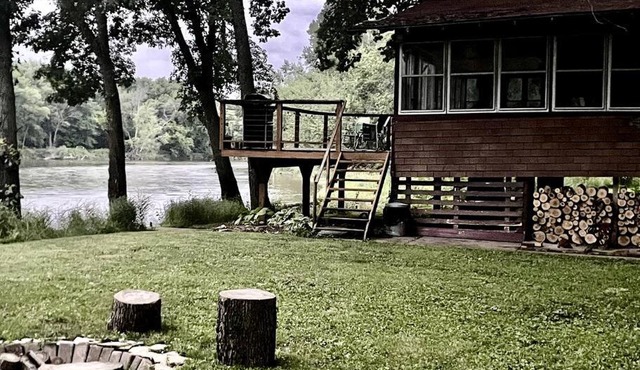 Rustic Cabin River Retreat!