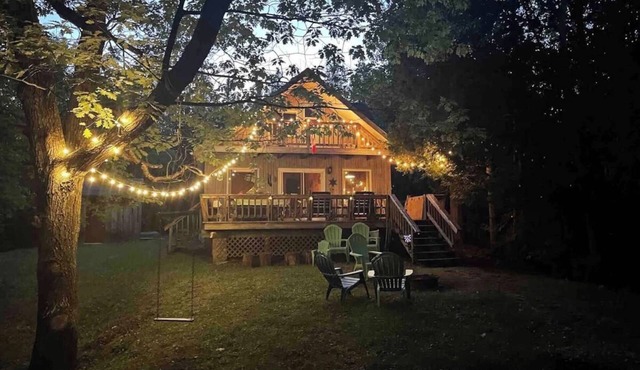 Rustic cabin w/Games near Lake and National Park