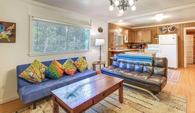 Rustic Cabin w/Patio: 8 Mi to Kings Canyon Park