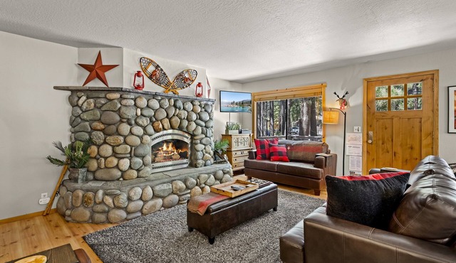 Rustic Cabin w/Rec Access | Queen Beds, Desk, Games, Near Trails & Beach