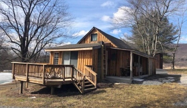 Rustic Cabin with beautiful pond and mountain views