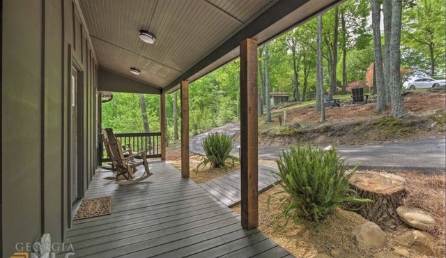 Rustic Cabin with hot tub and Mountain View’s