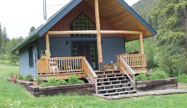 Rustic Cayuse Cabin - Remote Getaway