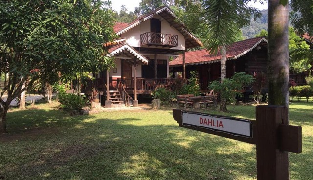 Rustic Chalet - Dahlia n Mawar at Sedim Vista
