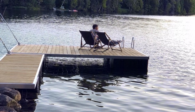 Rustic chalet - directly on the lake with sandy beach