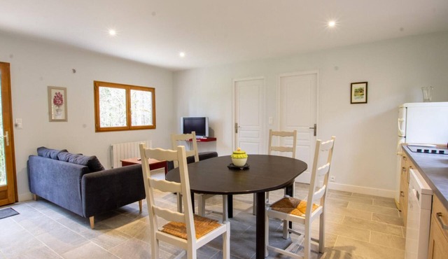 Rustic chalet with terrace and WiFi in the heart of the Black Périgord