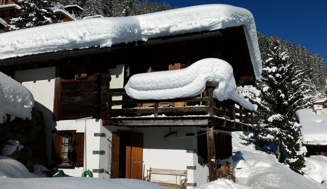 Rustic chalet with tasteful furnishings. Fantastic view. 500m to the gondola.