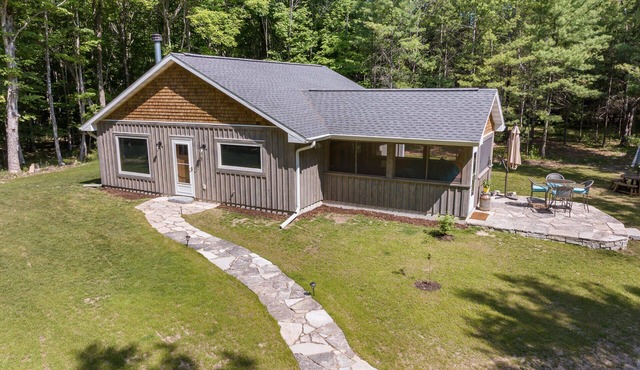 Rustic charm in a newly constructed Log Cabin! Best of both worlds!