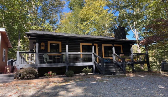 Rustic Charm Meets Modern Comfort – Cozy Mountain Cabin Retreat at Calm Creek!
