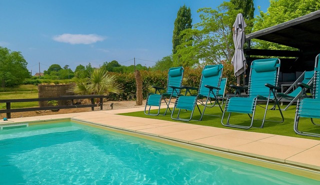 Rustic Charm Private Pool & Large Garden Escape