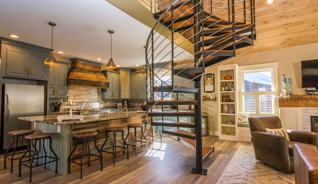 Rustic-chic 2BR Cabin w Clawfoot Tub Near Trails