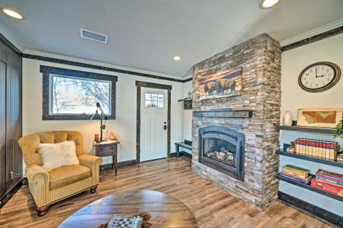 Rustic-Chic Apartment w/Gas Grill: 20 Mi to MSU!