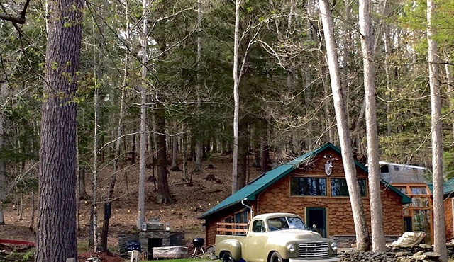 Rustic chic cabin just minutes away from the Delaware