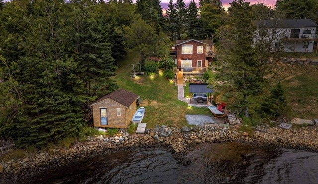 Rustic chic cabin on the lake