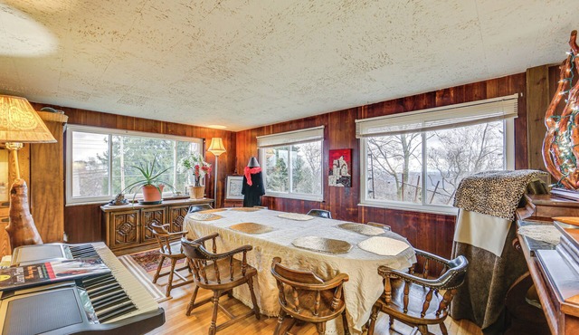 ‘Rustic Chic’ Retreat: 4 Mi to Kennywood!