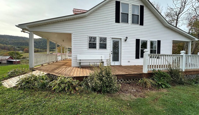 RUSTIC COMERS ROCK LODGE 2 BEDROOM 2-BATH WIDE OPEN VIEWS