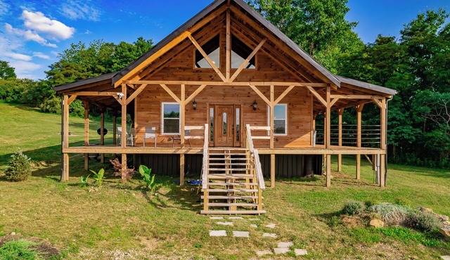 Rustic Comfort at Puritan Ridge, 3 bed 2 bath cabin on 180 stunning acres!