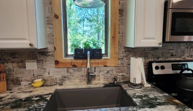 Rustic Comfort CabinnDiamond in The Ripple- Hot