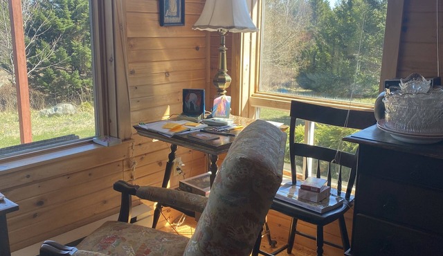 Rustic Comfy Cottage in the heart of NS Ocean Playground. Walk to Beach.