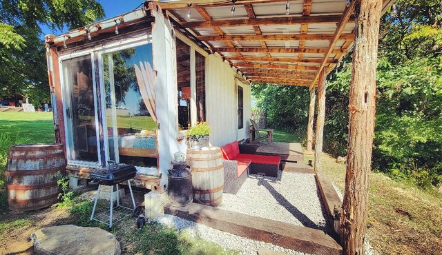 Rustic Container Cabin on Beautiful Farm - Near Ark & Bourbon Trail