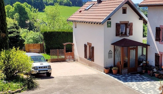 Rustic cottage in Laveline-du-Houx, near forest