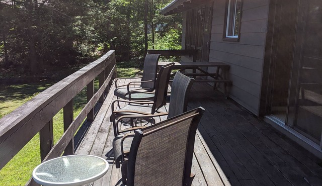 Rustic Cottage on a small lake in beautiful Muskoka