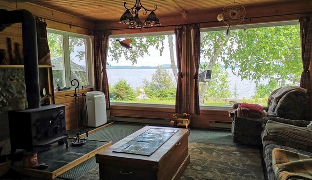 Rustic Cottage on Lake Baskatong in Quebec