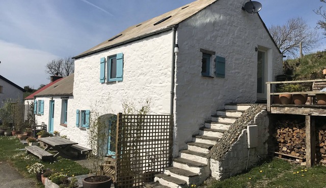 Rustic Cottage Set In Stunning Coastal Farm