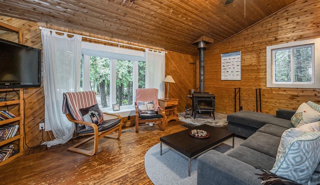 Rustic cottage with water access