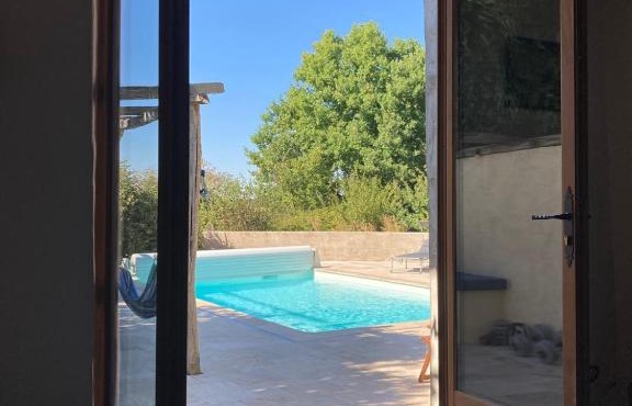 Rustic cottage with stunning swimming pool