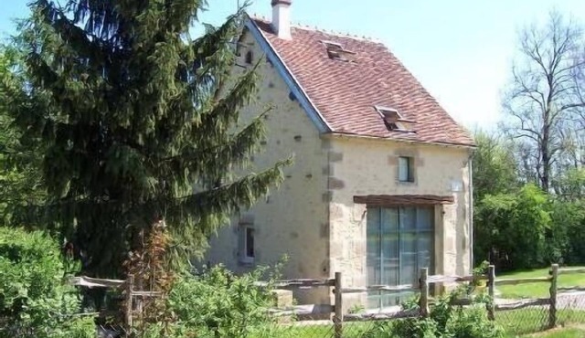 Rustic country house renovated in the heart of the forests