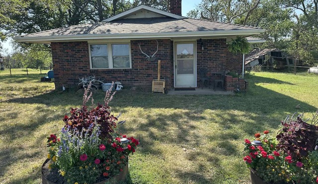Rustic Country Retreat - Charming country farmhouse in Wann, OK