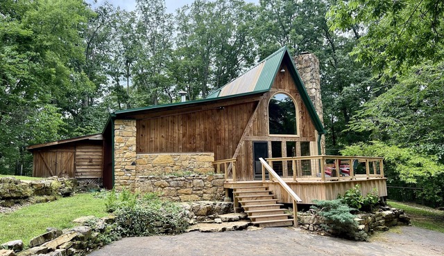 Rustic Cozy Cabin, 20 minutes from Downtown Nashville! 30 day minimum stay
