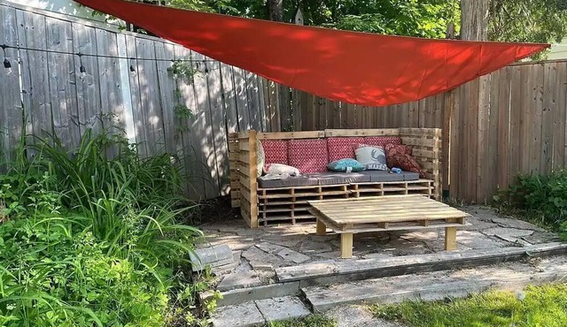 Rustic Cozy Cabin In Innisfil Across from the Lake