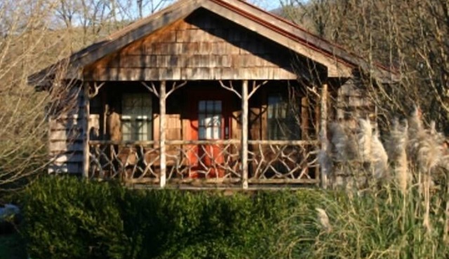 Rustic Cozy Cabin with Hot Tub!
