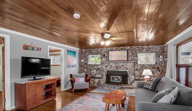 Rustic & Cozy Cottage - Just a 4 Min. Drive to the Beach!