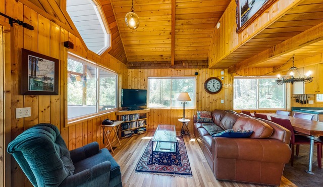 Rustic, dog-friendly retreat with hot tub, woodstove & furnished deck