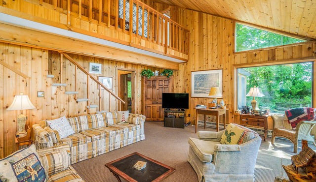 Rustic dream-home w/lake views, wraparound deck, & wood-burning fireplace