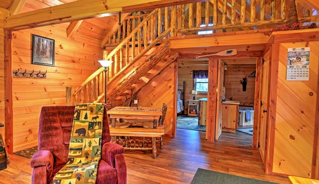 Rustic Dundee Log Cabin w/Hot Tub & Forest Views!