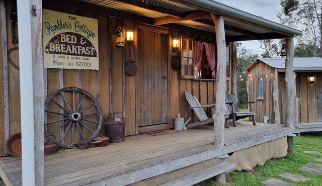 Rustic Early Settlers Cottage with incredible views