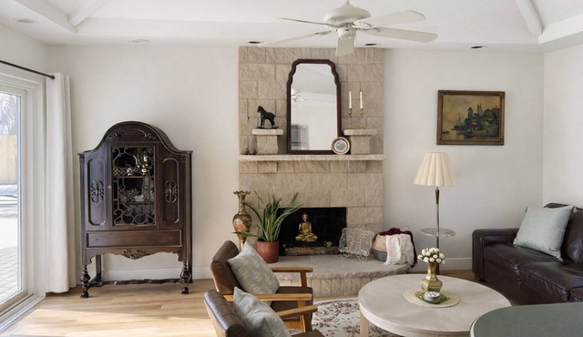 Rustic Elegance: Discover unique 3-BR Ranch cottage combine with Morden comfort