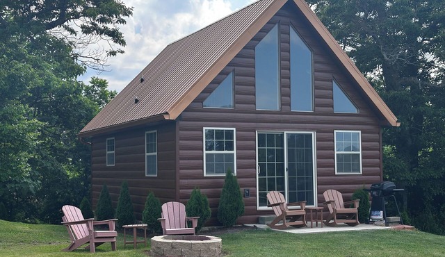 Rustic Elegance, 1 bedroom cabin in the heart of Jonesborough.
