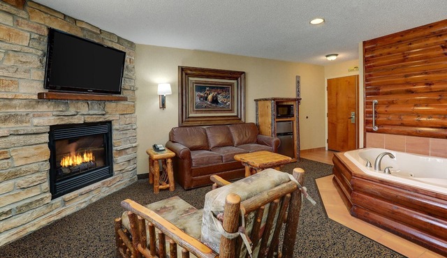 Rustic Elegance in Galena: Indoor Pool & Scenic Views | 2 Units