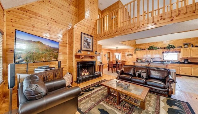 Rustic Elegance-Luxury Home Loaded with Amenities